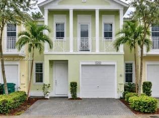 3-bedroom Townhouse — 10780 NW 74th Ln, Doral, 33178