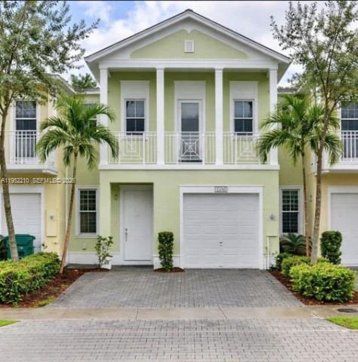 3-bedroom Property — 10780 NW 74th Ln
