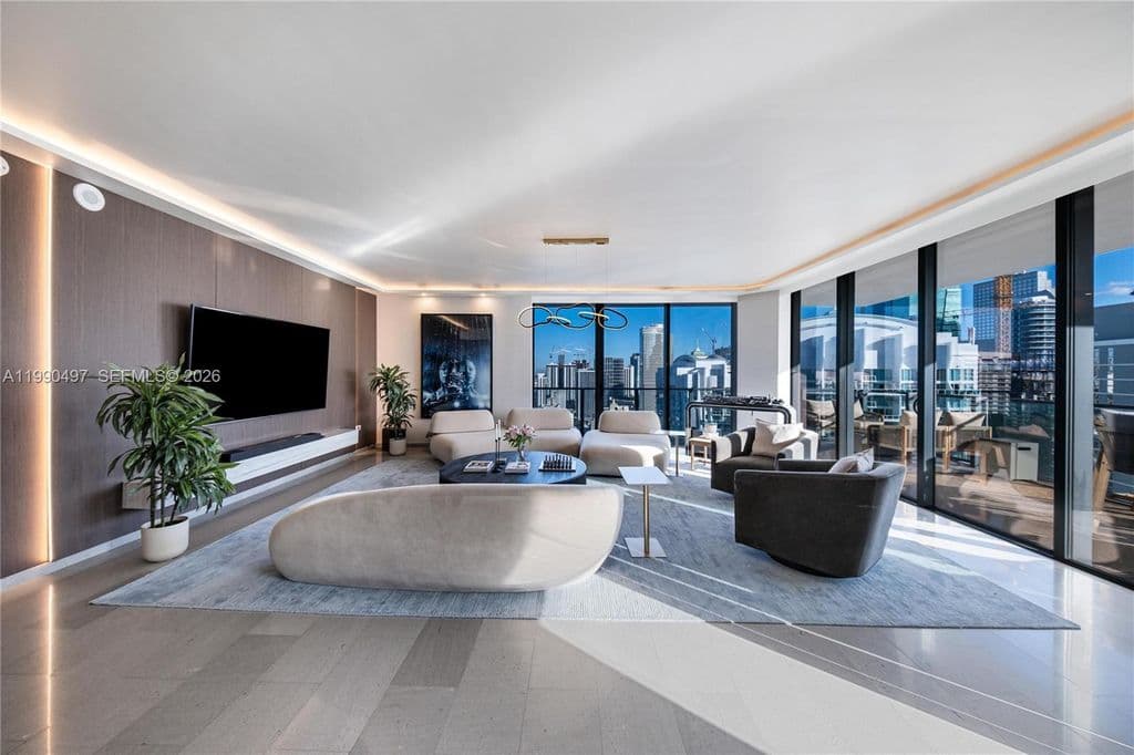 3+1 Condo — 68 SE 6th St APT 3711