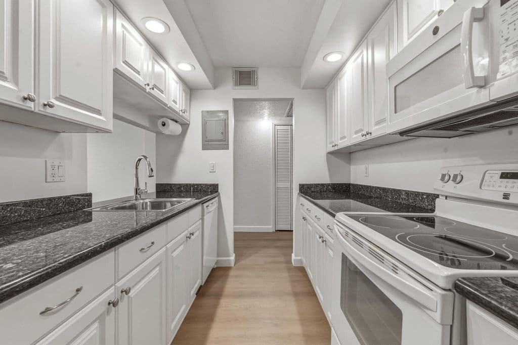 2-bedroom Condo — 777 S Federal Highway #Rp301