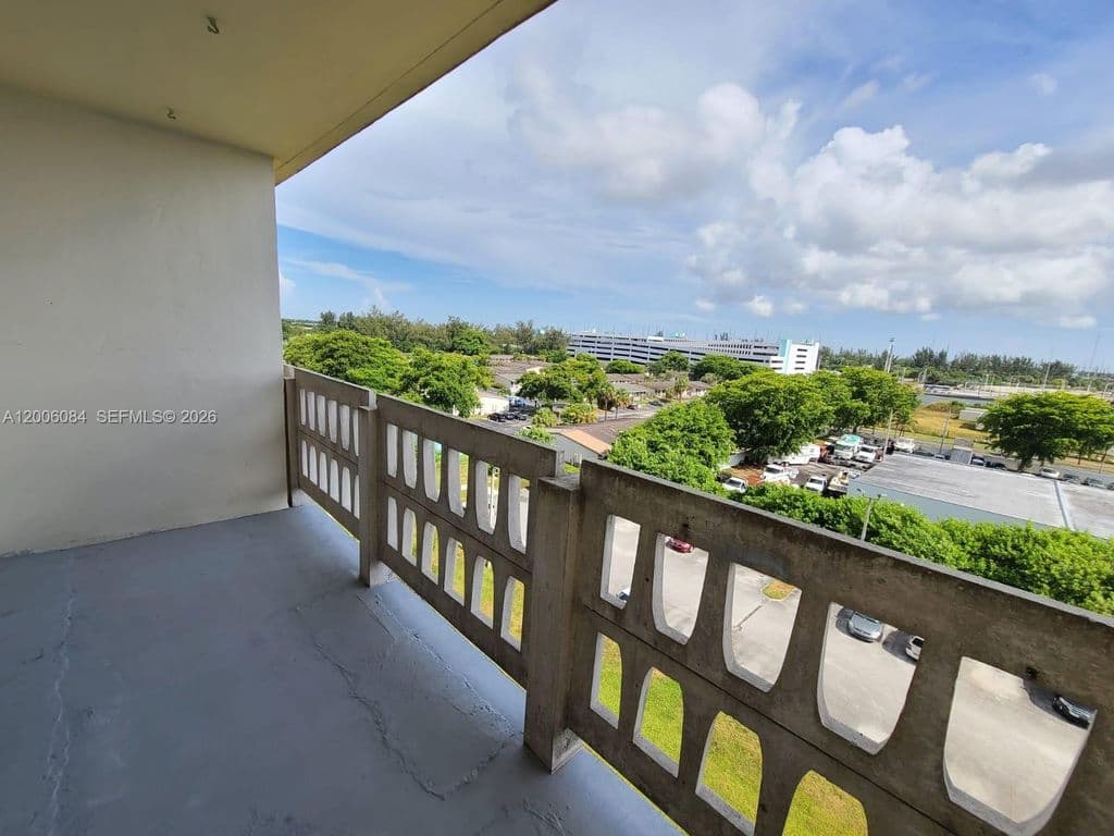 1+1 Condo — 15600 NW 7th Ave APT 709