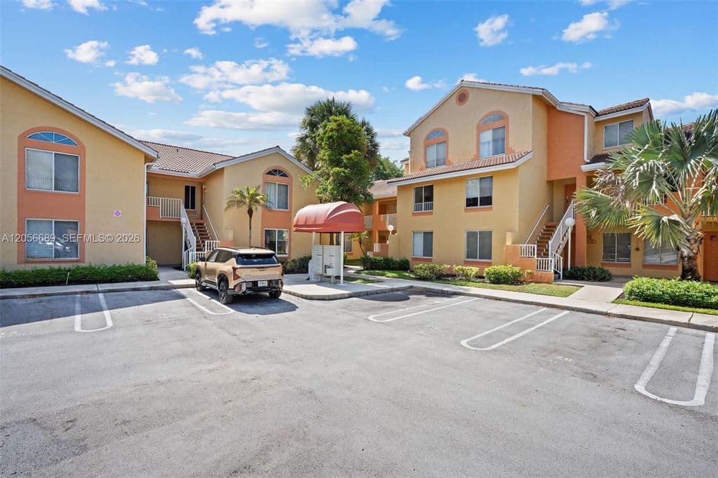 2-bedroom Condo — 927 Coral Club Dr #927