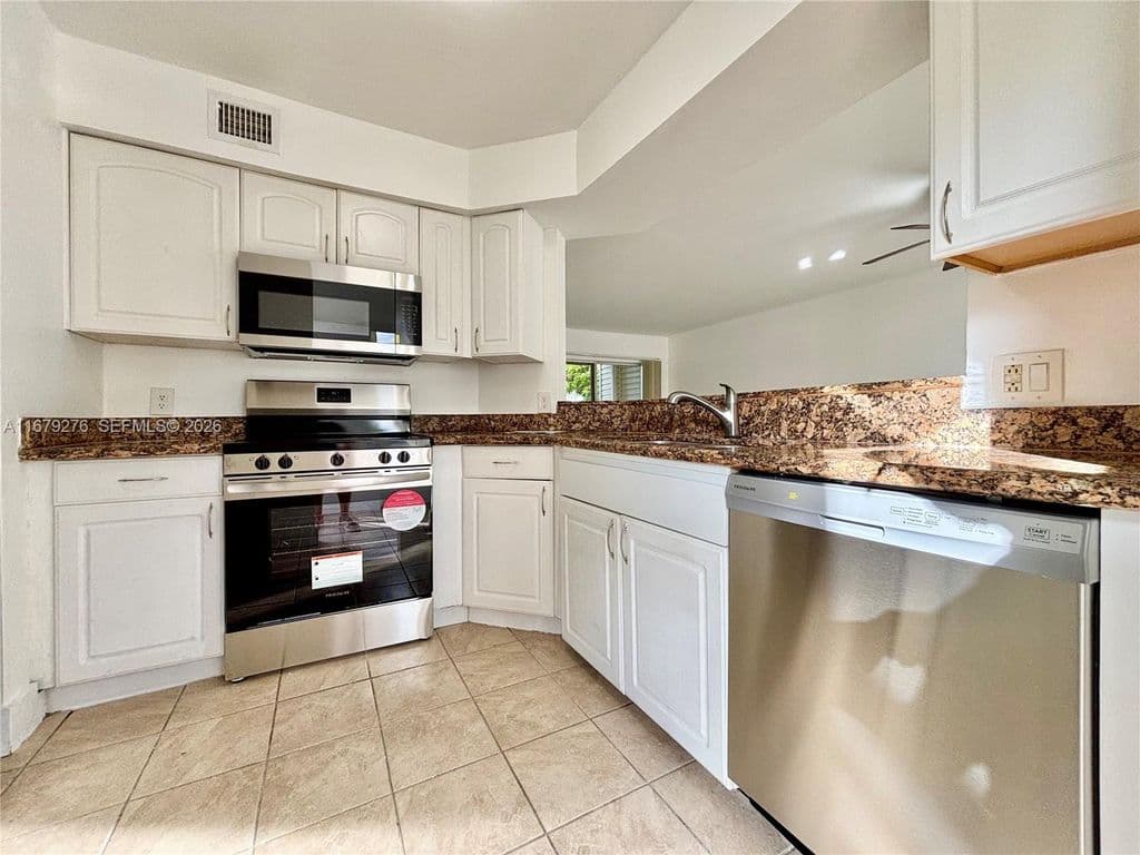 1-bedroom Condo — 3405 NW 44th St APT 104