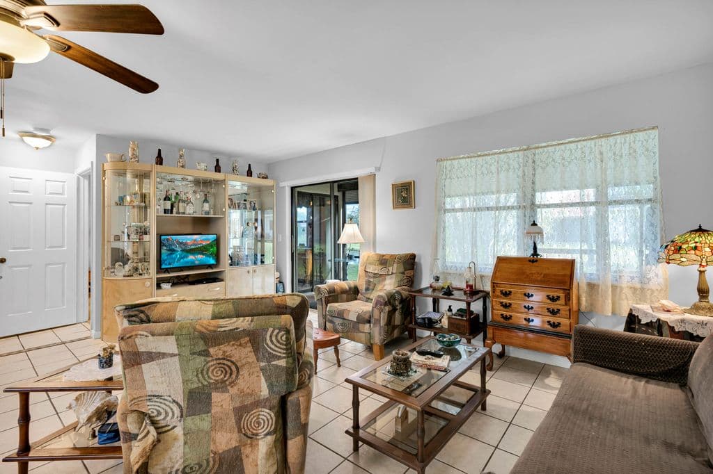 2-bedroom Condo — 3 Vía De Casas Sur #102