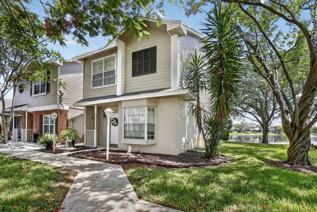 2+1 Mülk — 12175 NW 36th Place