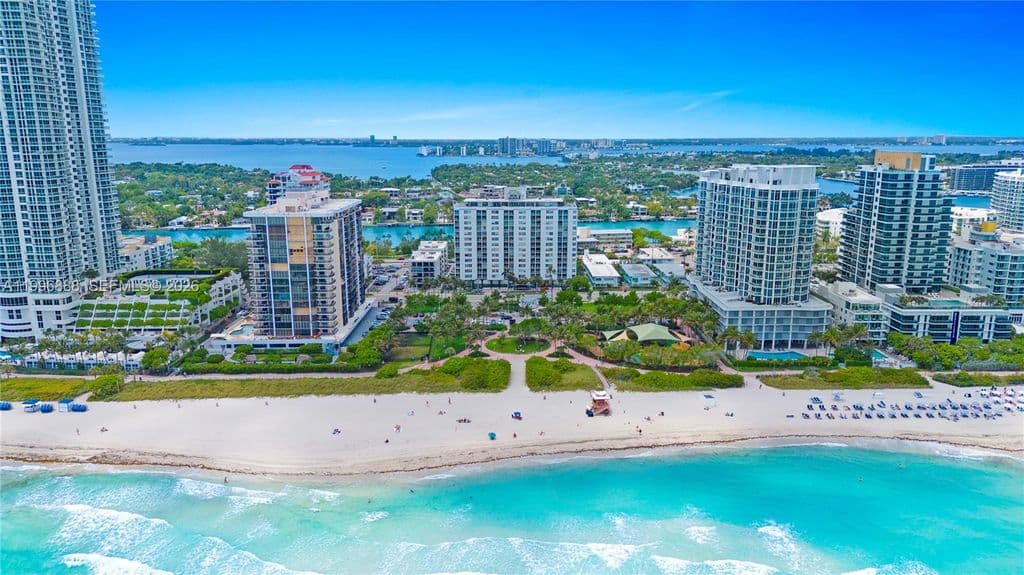 1+1 Condo — 6450 Collins Ave APT 204