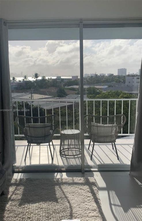 1+1 Condo — 6900 Bay Dr APT 5A