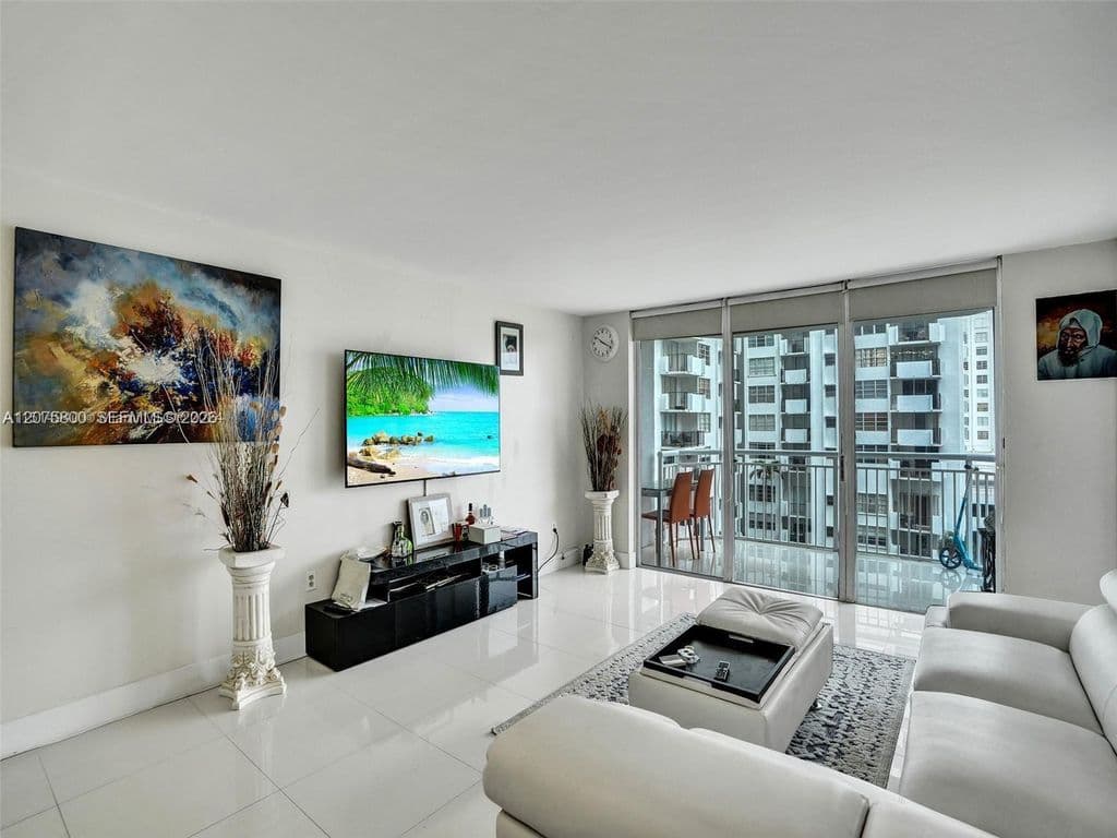 3-bedroom Condo — 18061 Biscayne Blvd APT 502
