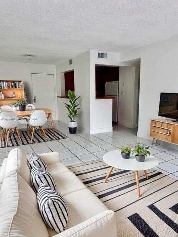 2+1 Condo — 9678 Fontainebleau Blvd APT 111