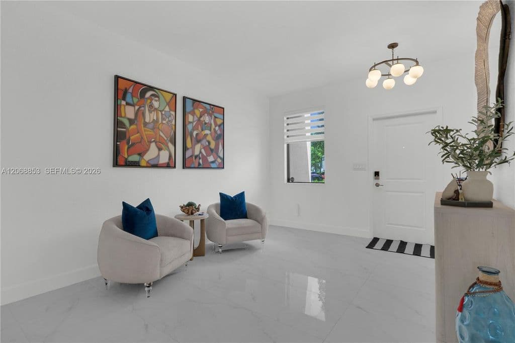 4+1 Mülk — 550 NE 207th St