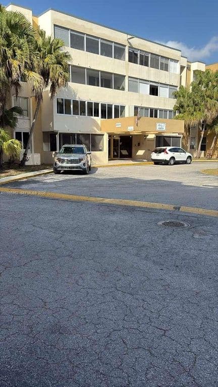 3-bedroom Condo — 6901 SW 147th Ave APT 2E