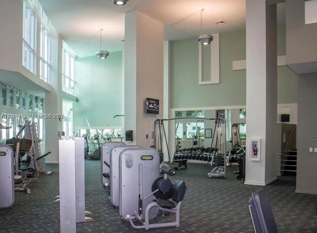 2+1 Condo — 1900 N Bayshore Dr APT 2415
