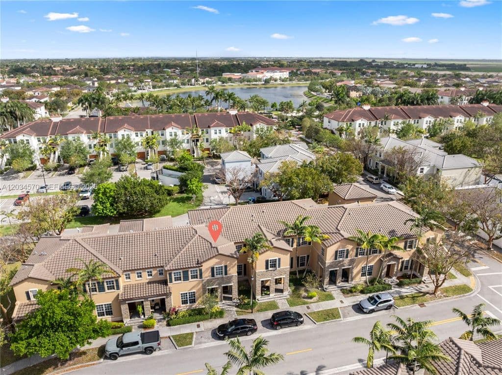 4-bedroom Property — 16958 SW 92nd St #16958