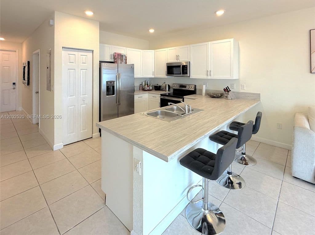 3+1 Mülk — 10606 W 32nd Ln