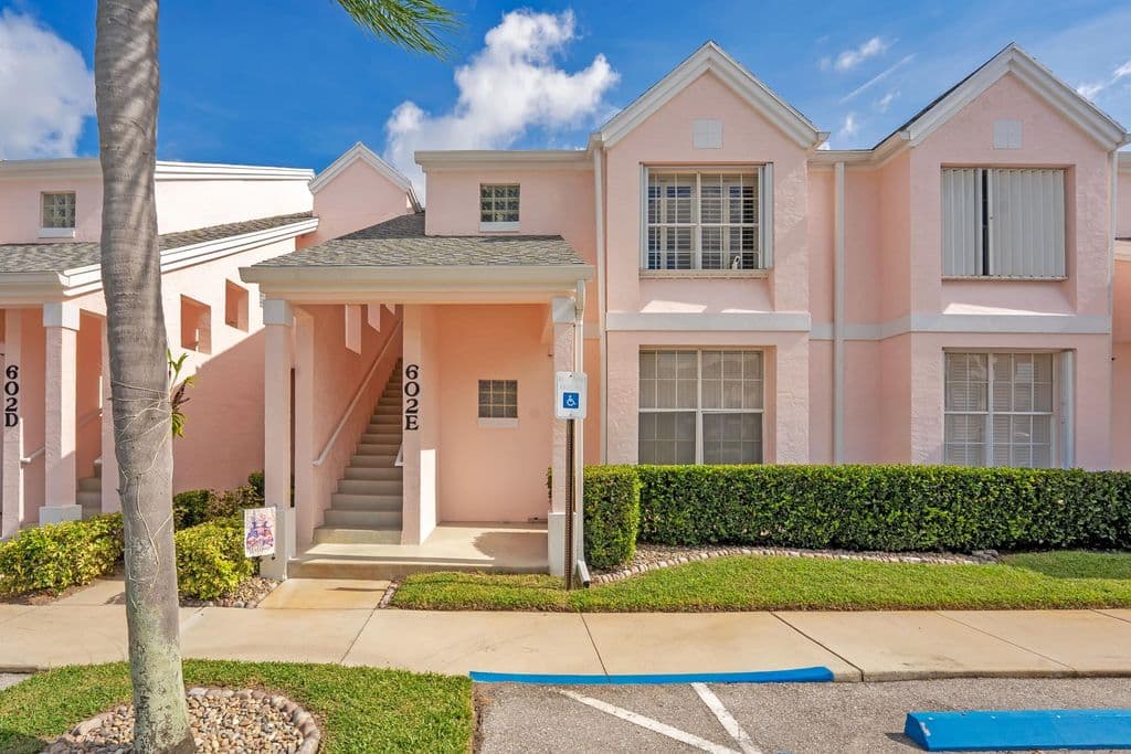 2+1 Condo — 602 Muirfield Court