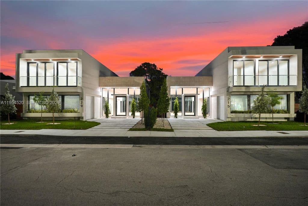 5-bedroom Single-Family Home — 229 NW 42nd St