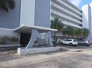 1-bedroom Condo — 320 NE 12th Ave APT 703, Hallandale, 33009
