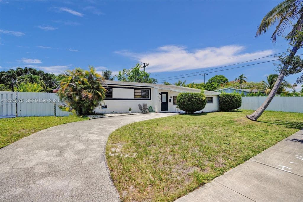 3+1 Müstakil ev — 9910 Bahama Dr