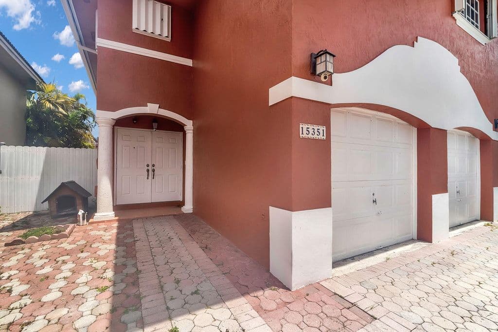 4+1 Müstakil ev — 15351 SW 40TH Terrace