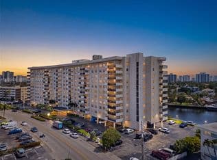 2+1 Condo — 401 Golden Isles Dr APT 303, Hallandale, 33009