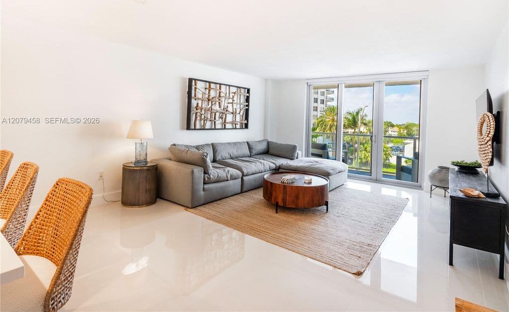 1+1 Condo — 5701 Collins Ave APT 307
