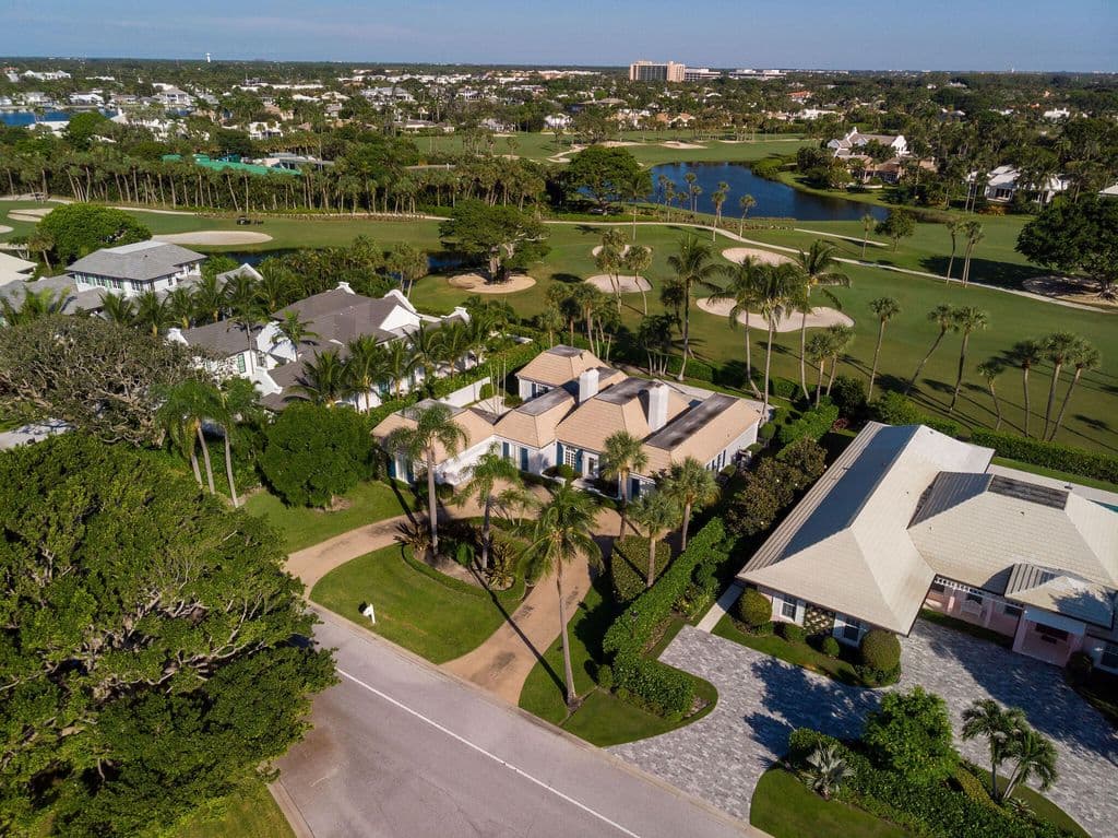 4+1 Müstakil ev — 971 LAKE HOUSE Drive