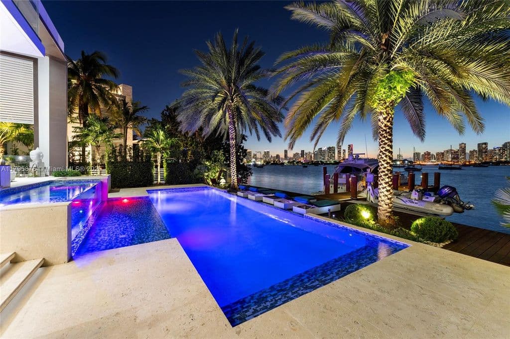 5+1 Müstakil ev — 441 N Hibiscus Dr