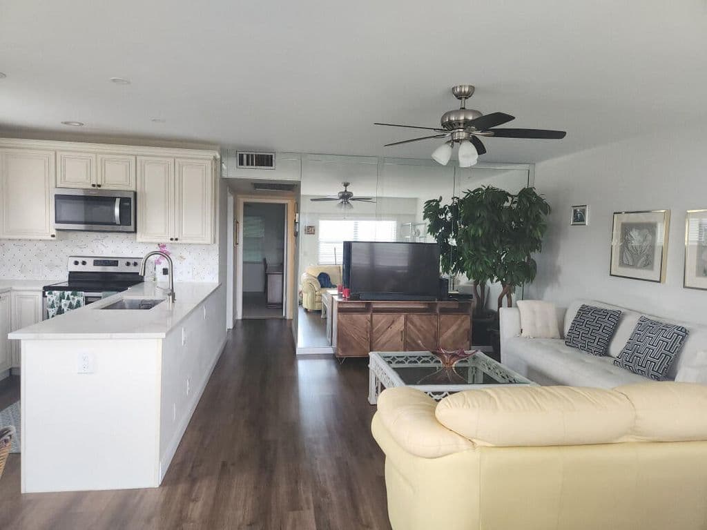 2+1 Condo — 158 Preston Way