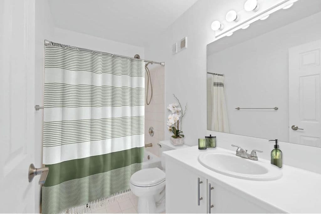 2+1 Condo — 135 Yacht Club Way #305