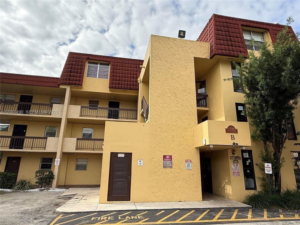 1-bedroom Condo — 3490 Foxcroft Rd #B208
