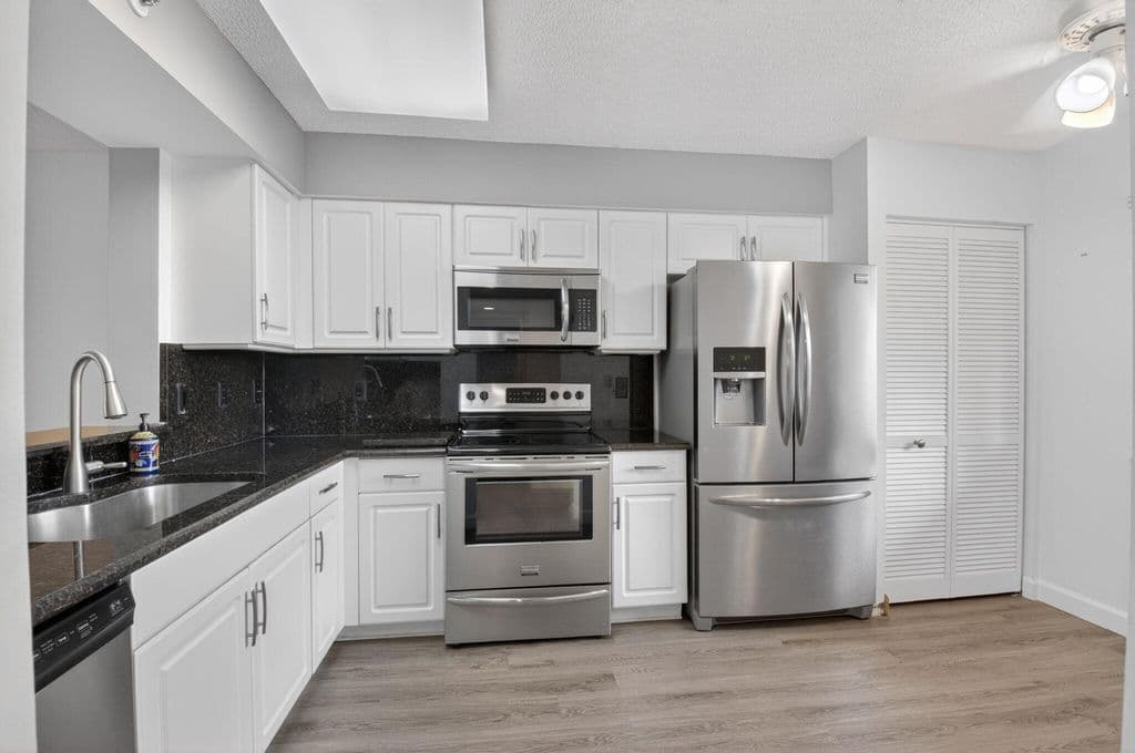 2-bedroom Condo — 6080 Huntwick Terrace #405