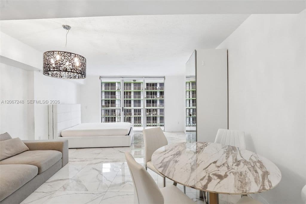 Condo — 1750 N Bayshore Dr APT 3207