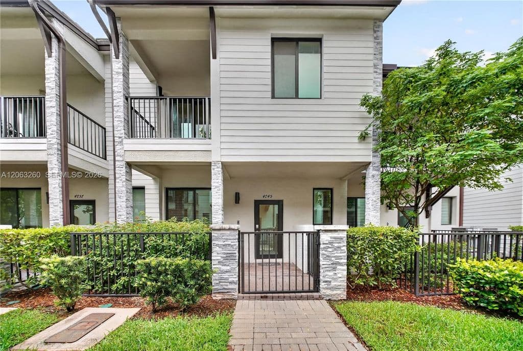 4-bedroom Property — 4745 NW 83rd Pkwy