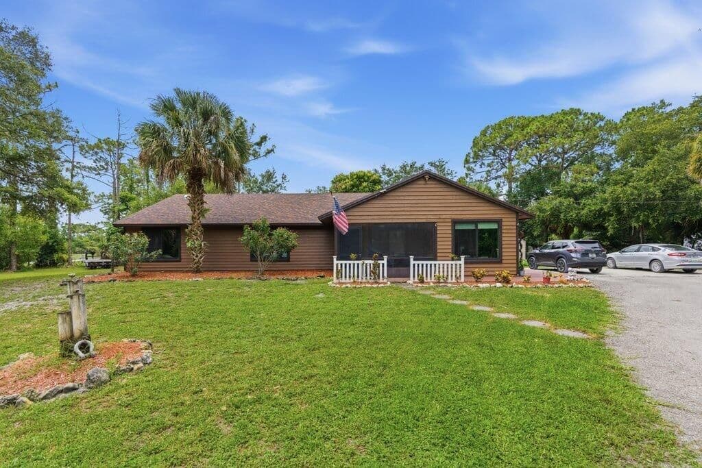 4-bedroom Single-Family Home — 16888 Hialeah Drive W