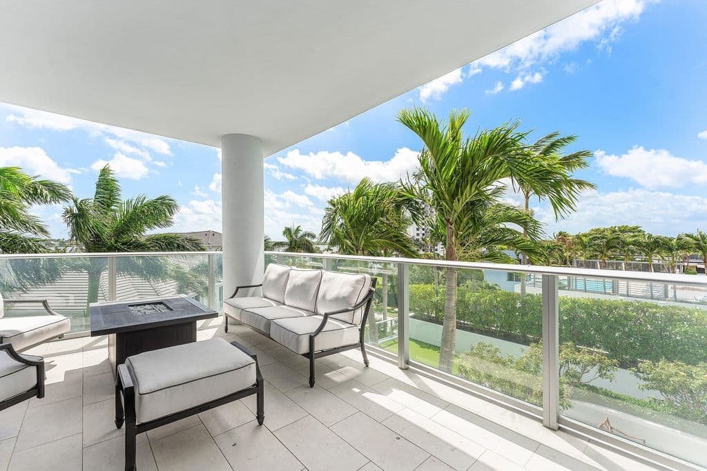 2+1 Condo — 2 Water Club Way #403