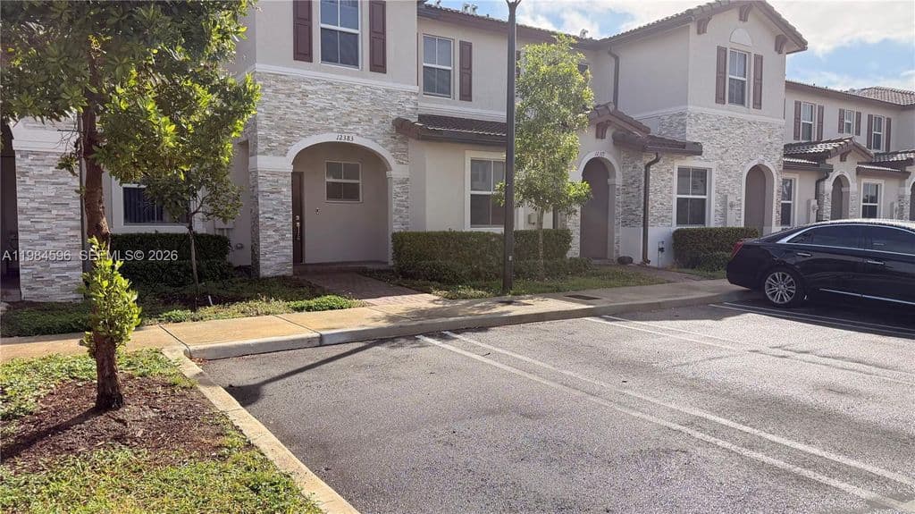 3+1 Mülk — 12383 NW 23rd Ct