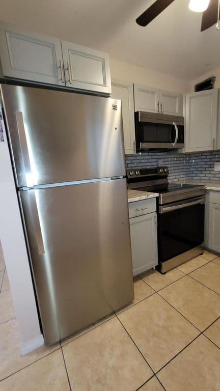 2-bedroom Condo — 208 EASTHAMPTON I