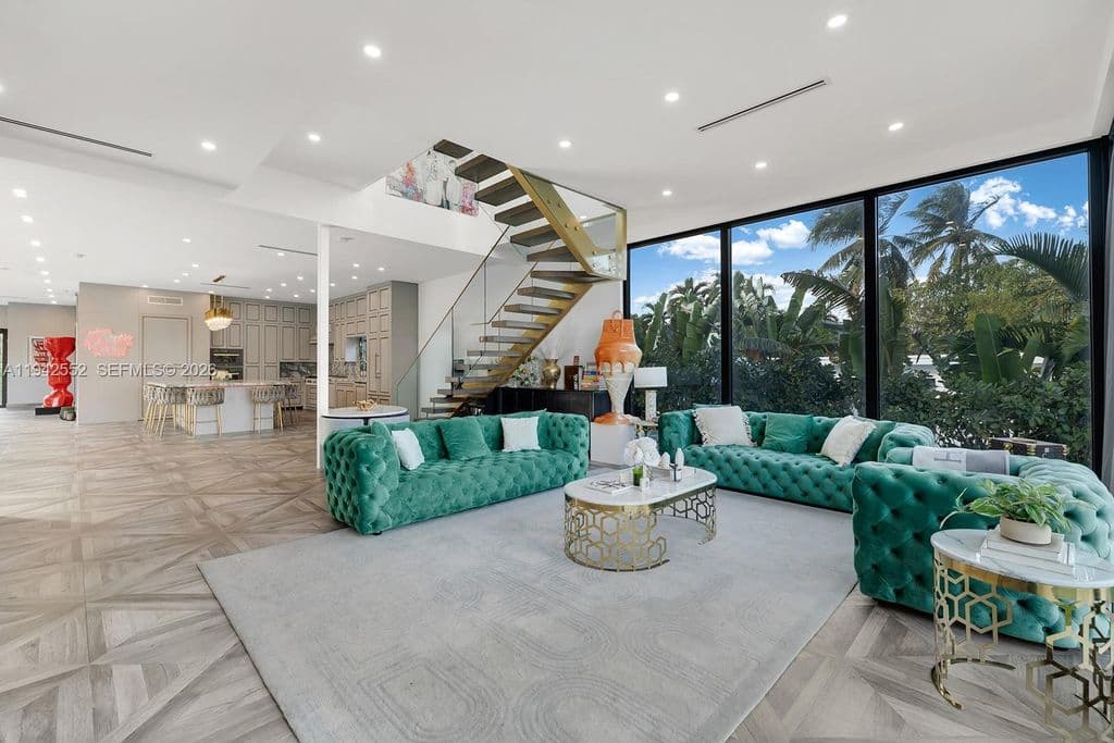 4+1 Müstakil ev — 8005 Noremac Ave