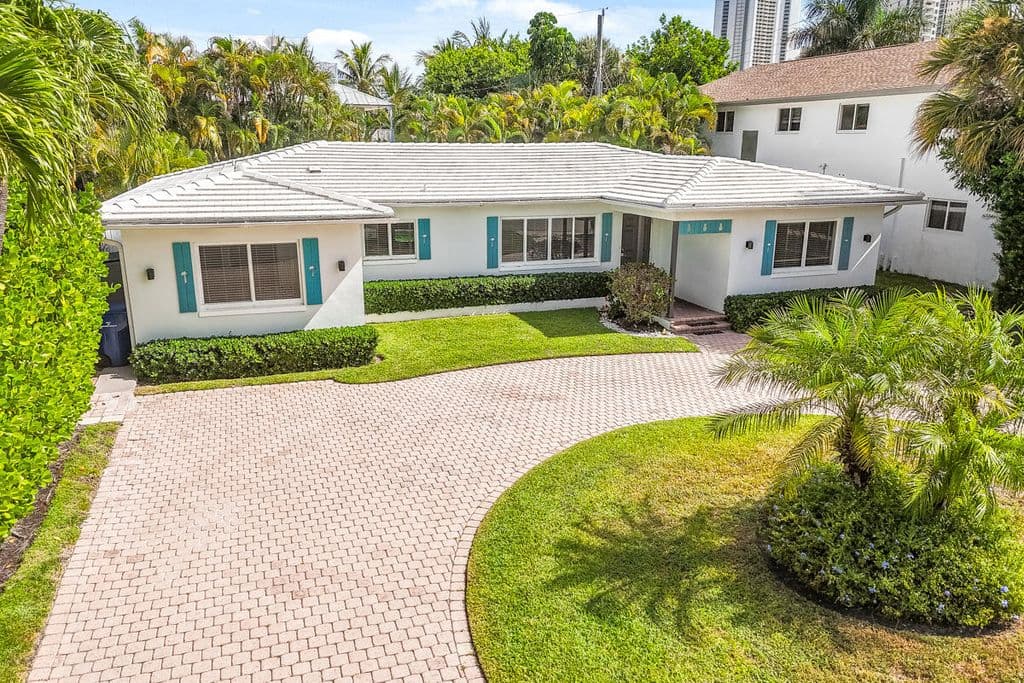 4-bedroom Single-Family Home — 1182 Beach Road