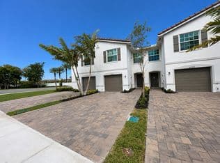 3+1 Townhouse — 6907 Broadwater Lane, Lake Worth, 33467