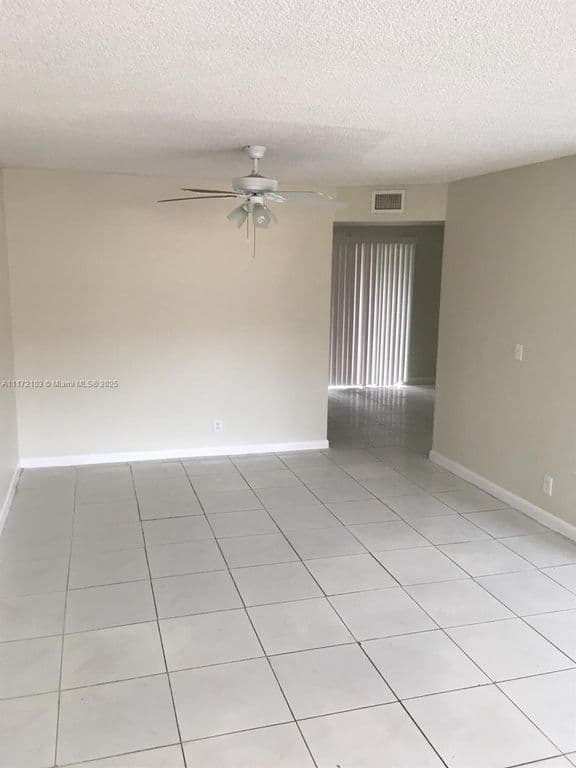 3-bedroom Property — 5962 NW 29th Pl #112