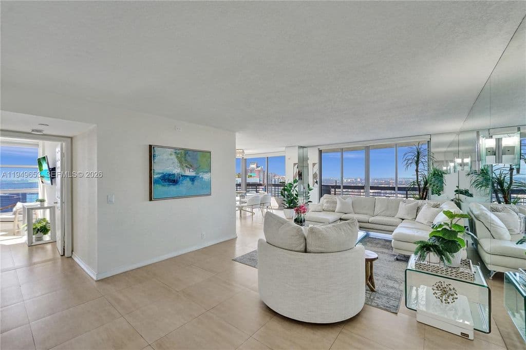 3-bedroom Condo — 3500 Mystic Pointe Dr APT 3601
