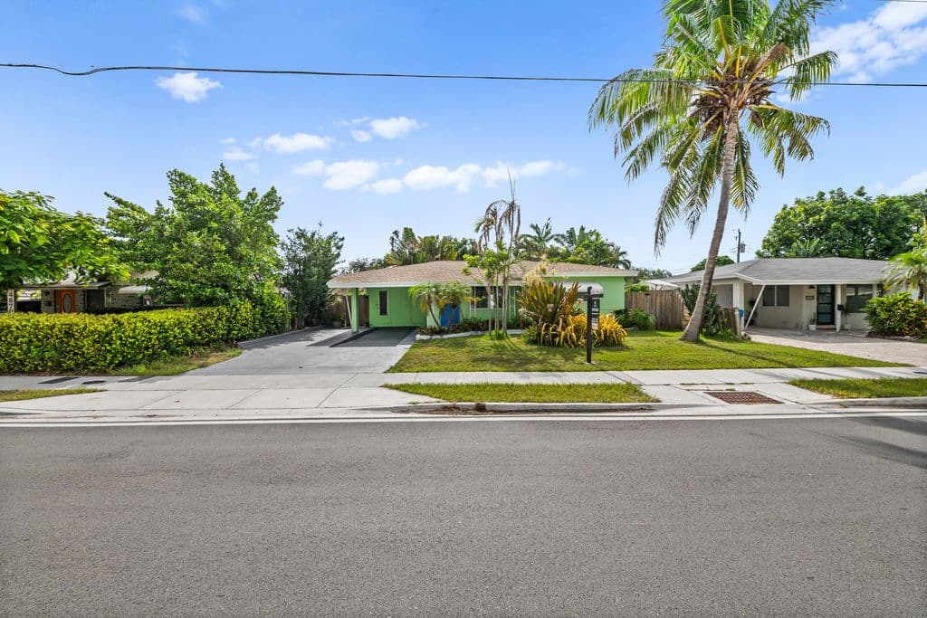 2-bedroom Single-Family Home — 4860 NE 6th Avenue