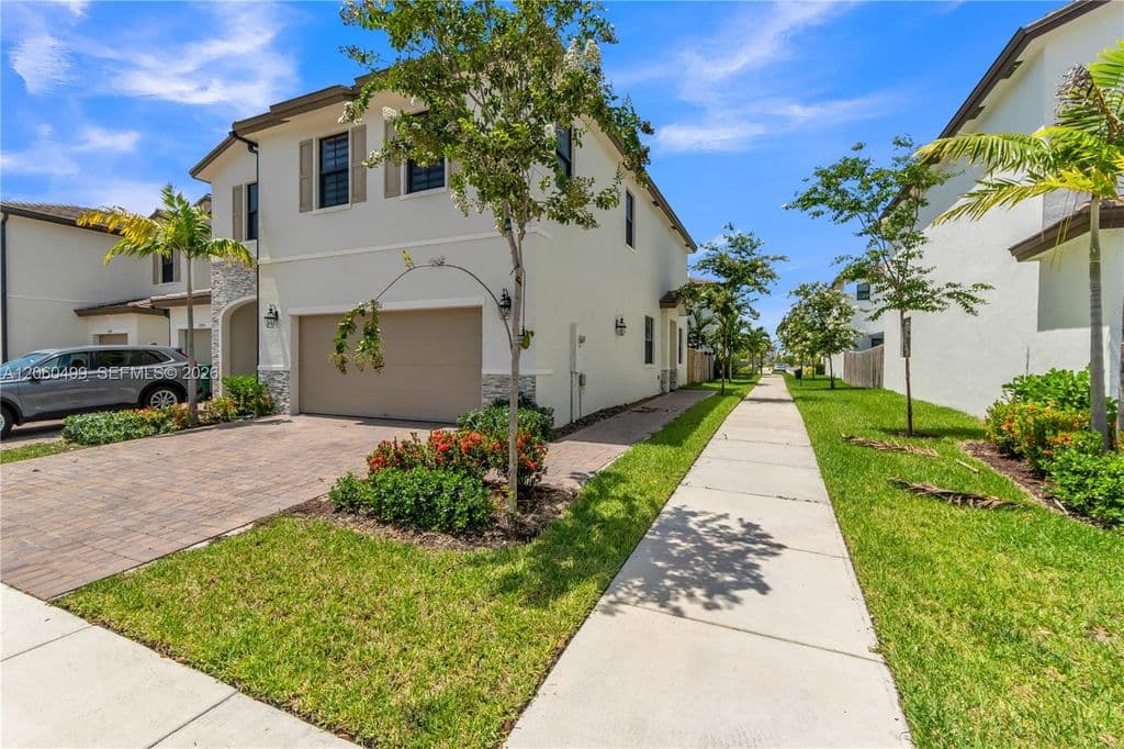 3-bedroom Property — 12911 SW 231st Ter