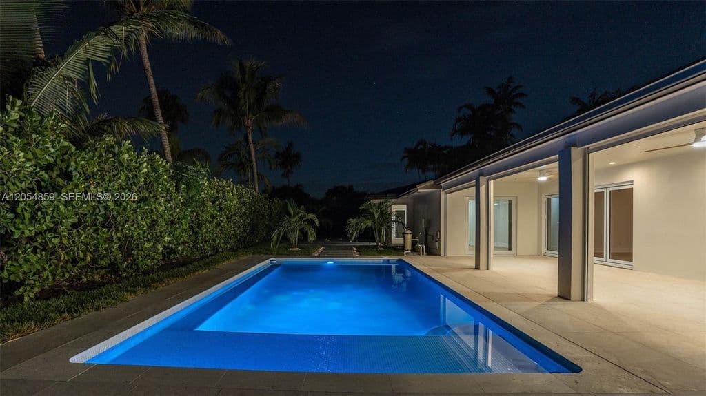 6-bedroom Single-Family Home — 8600 SW 162nd St
