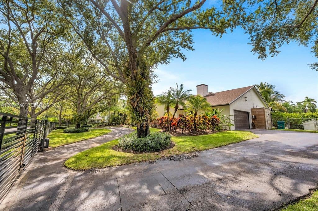 5-bedroom Single-Family Home — 8440 SW 182nd Ter