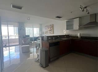 1+1 Condo — 170 SE 14th St APT 2007, Miami, 33131