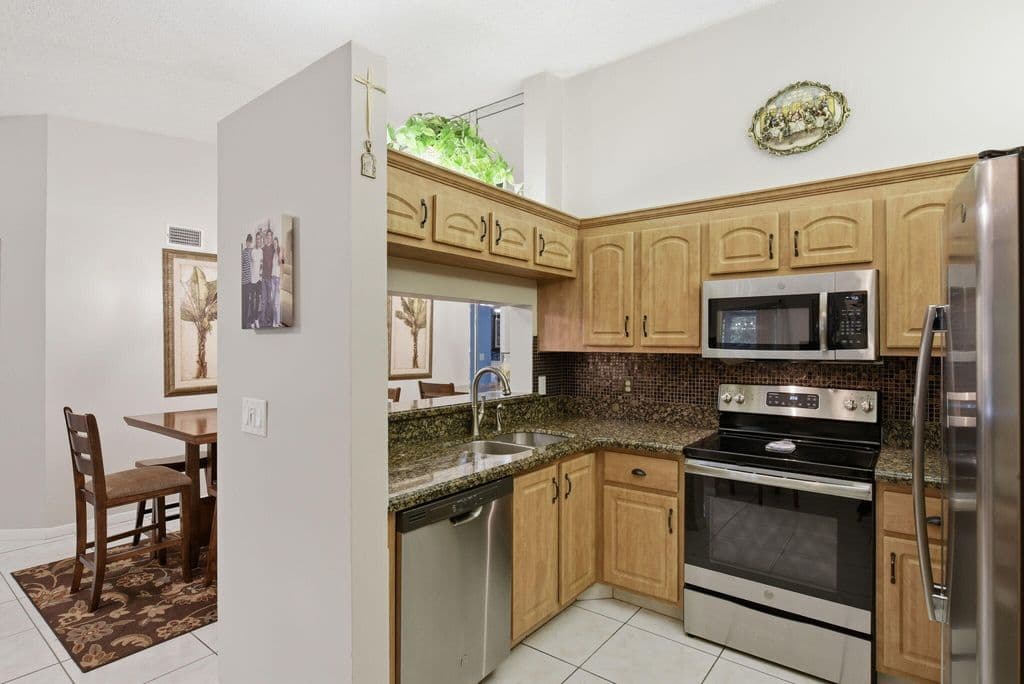 2+1 Condo — 13811 Oneida Drive #F2