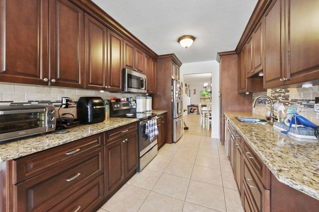 3+1 Mülk — 11901 Donlin Drive