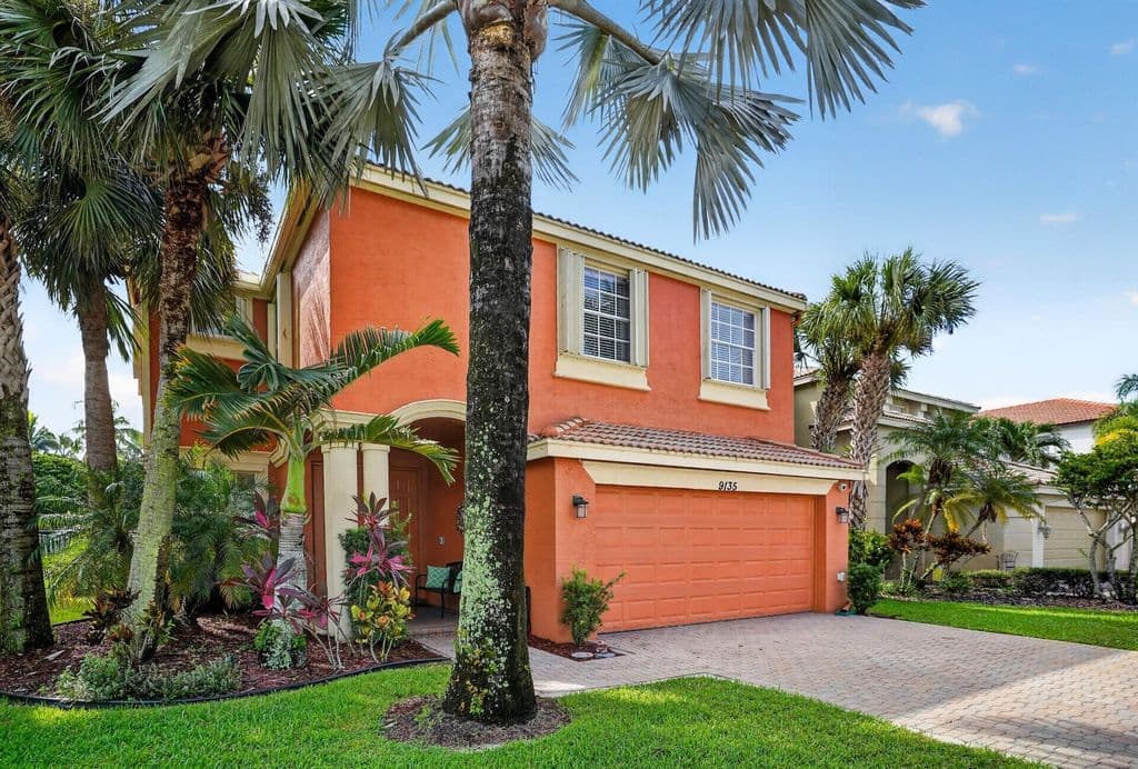 4+1 Müstakil ev — 9135 Dupont Place